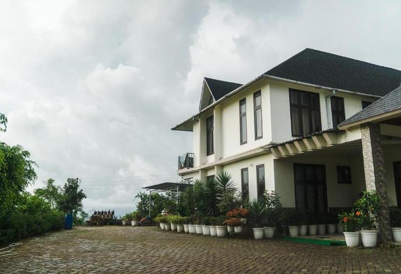 مبيت وإفطار Akim Homestay