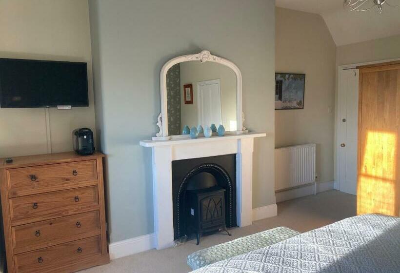 مبيت وإفطار Burleigh House B And B