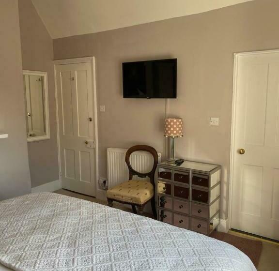 مبيت وإفطار Burleigh House B And B