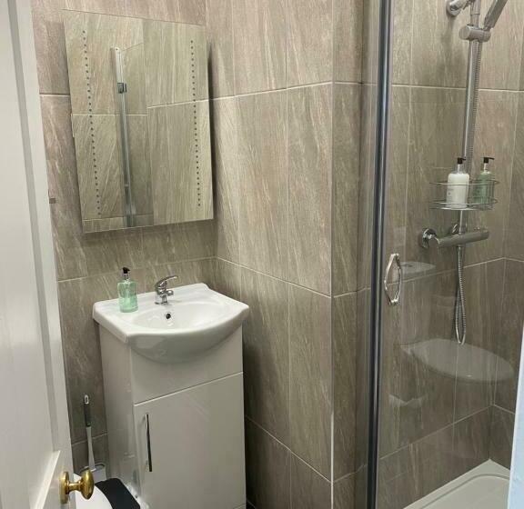 مبيت وإفطار Burleigh House B And B