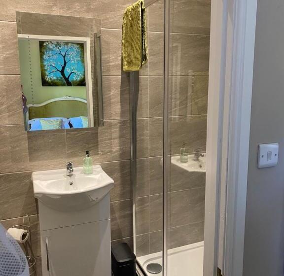 مبيت وإفطار Burleigh House B And B