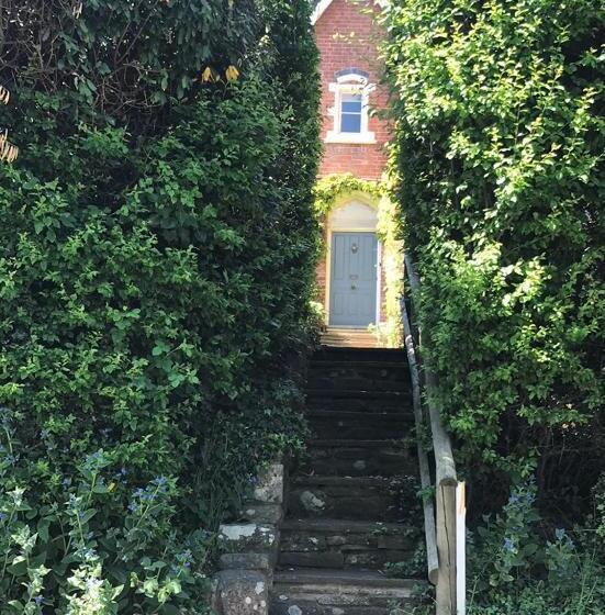 مبيت وإفطار Burleigh House B And B