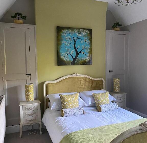 مبيت وإفطار Burleigh House B And B