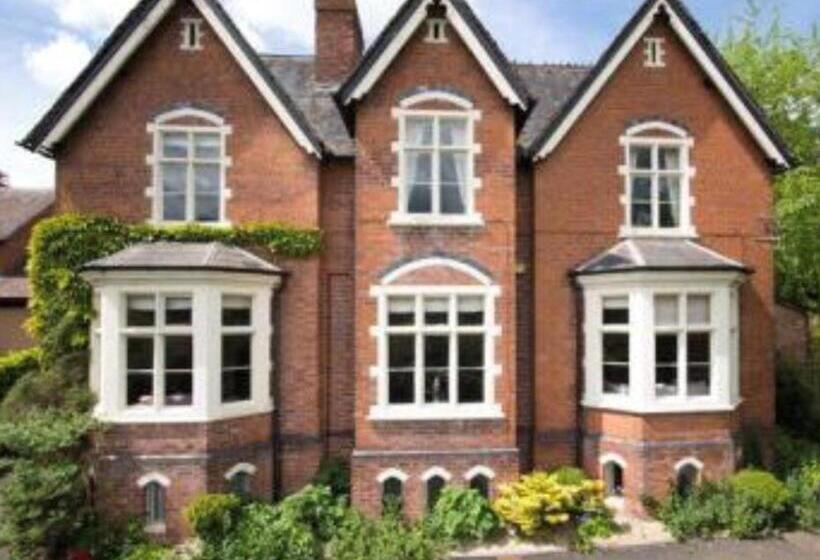 مبيت وإفطار Burleigh House B And B