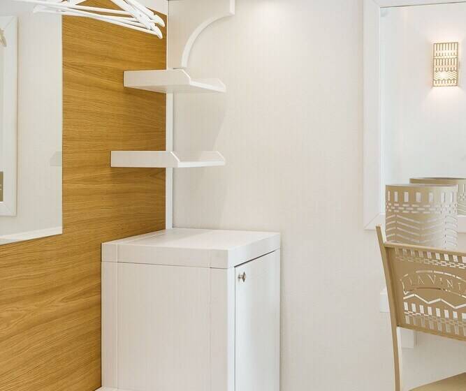 민박 La Vinia Bed&wine Experience   Adults Only