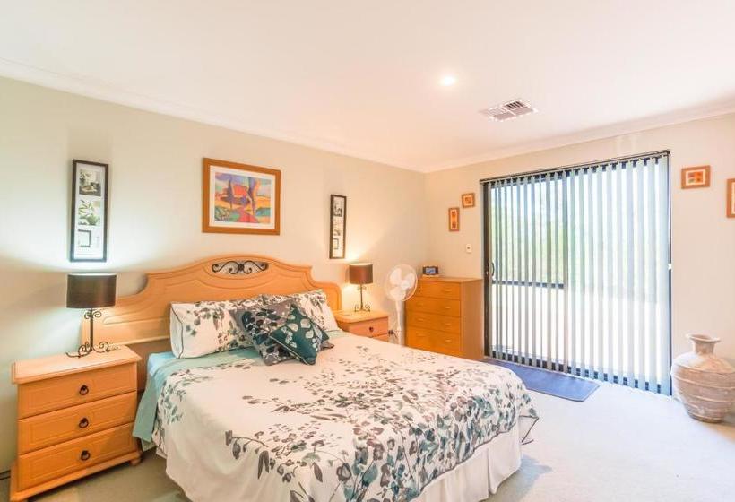 مبيت وإفطار Seatrees Accommodation