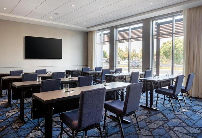 ホテル Courtyard By Marriott Fresno Clovis