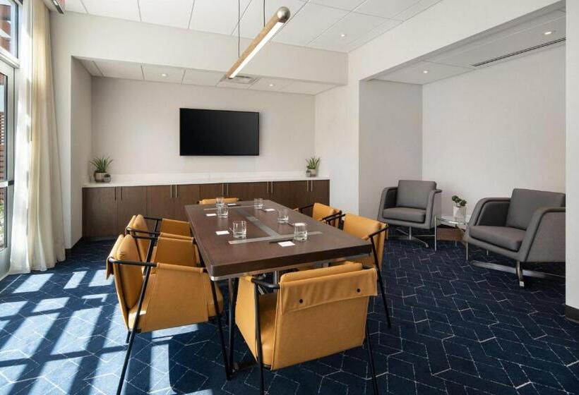 ホテル Courtyard By Marriott Fresno Clovis