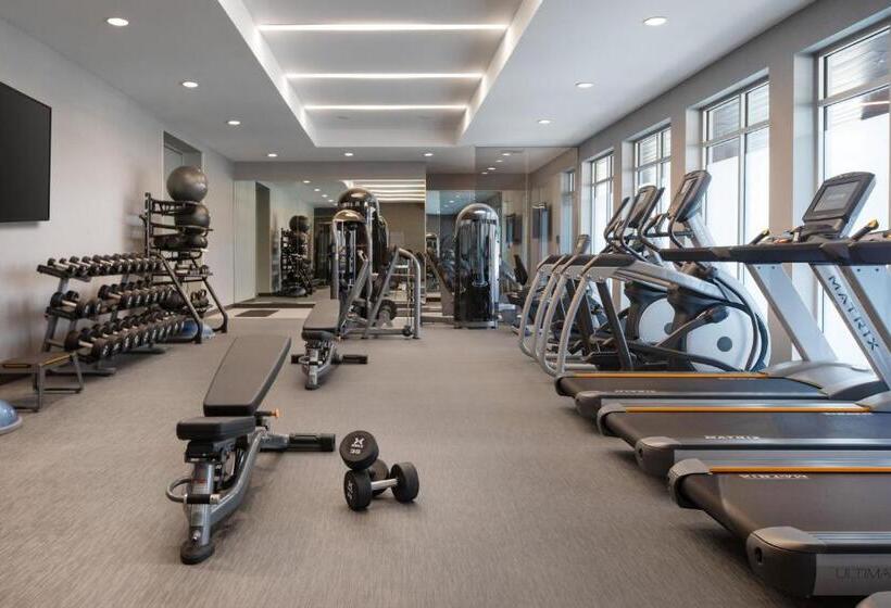 هتل Courtyard By Marriott Fresno Clovis