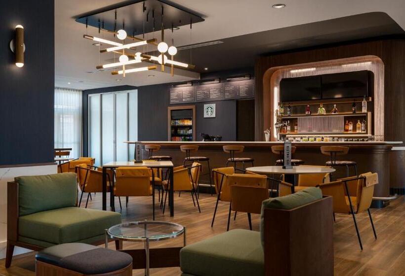 هتل Courtyard By Marriott Fresno Clovis