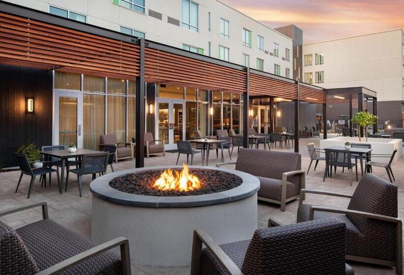 ホテル Courtyard By Marriott Fresno Clovis