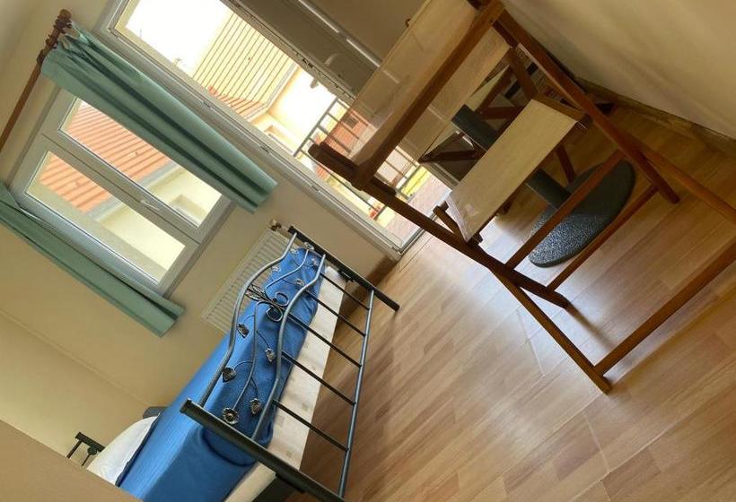 ホテル Dday House