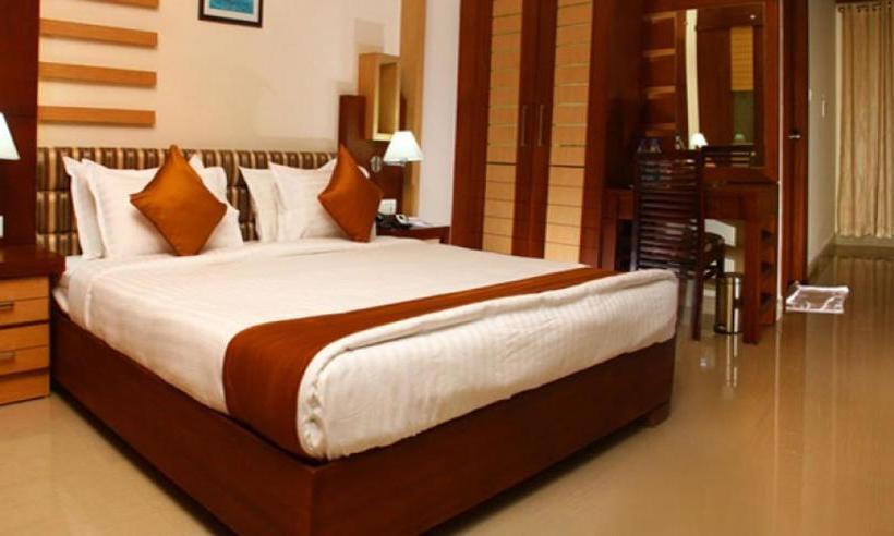 Отель Emerald Regency