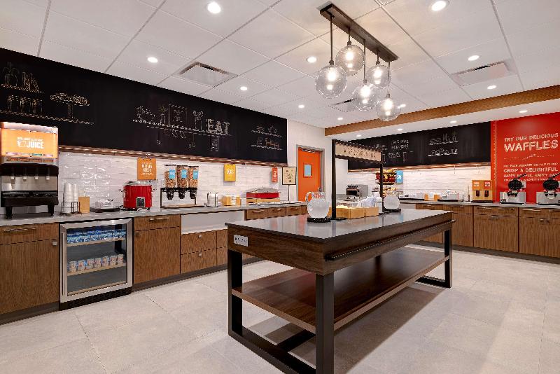 Отель Hampton Inn Crown Point