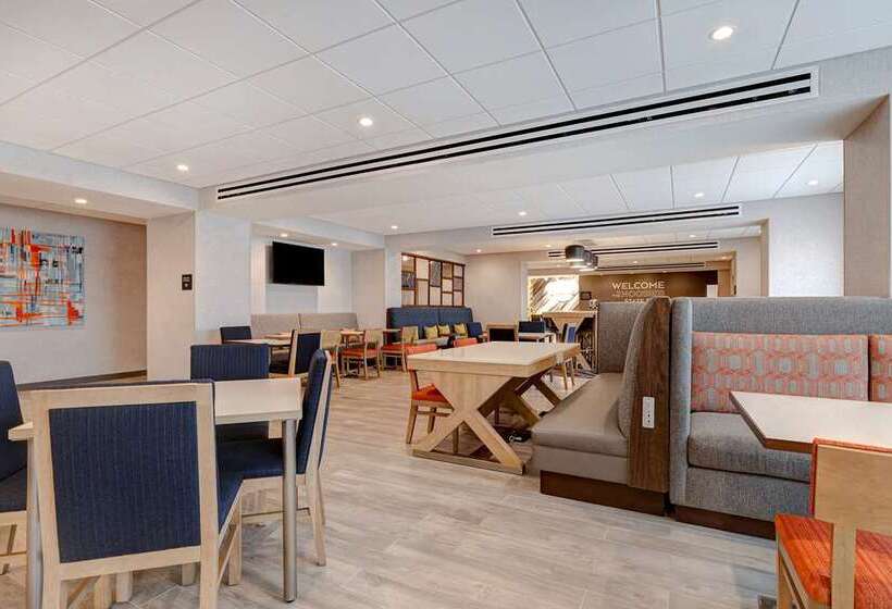 Отель Hampton Inn Crown Point