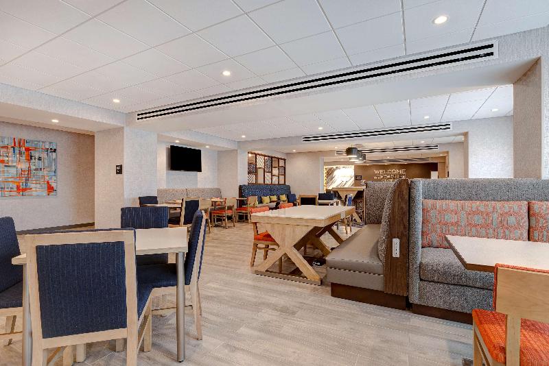 Отель Hampton Inn Crown Point