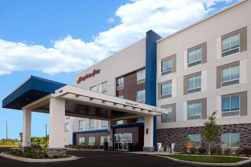 Отель Hampton Inn Crown Point