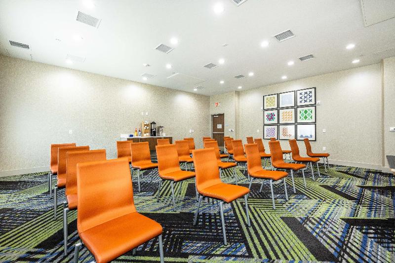 فندق Holiday Inn Express & Suites   San Jose Silicon Valley, An Ihg