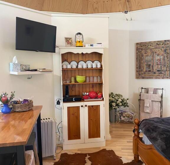 בית מלון כפרי Ionaforest Yurt