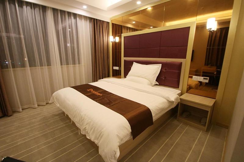 בית מלון כפרי Junyi  Hongqiao Railway Station Exhibition Center