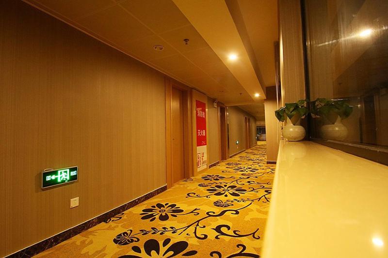 בית מלון כפרי Junyi  Hongqiao Railway Station Exhibition Center