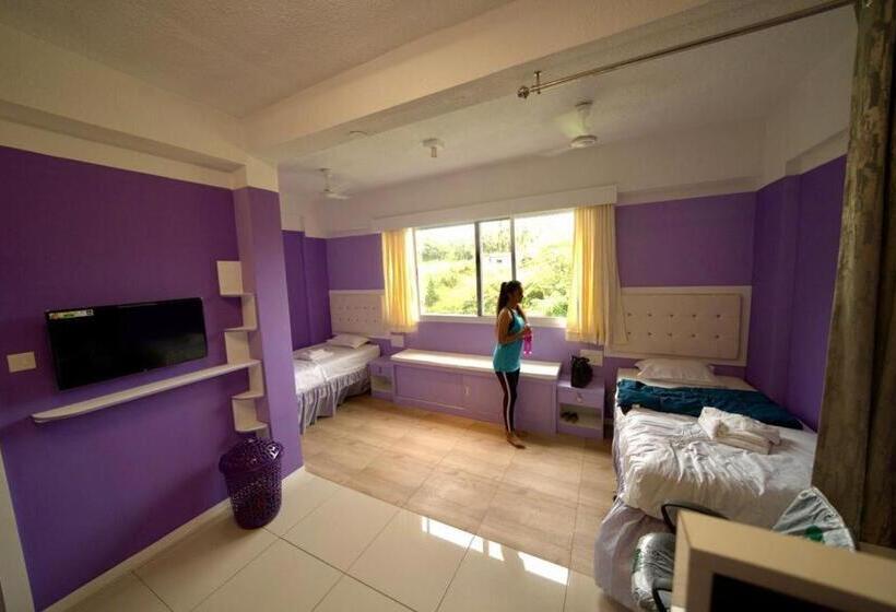 בית מלון כפרי Niasha Youth Hostel