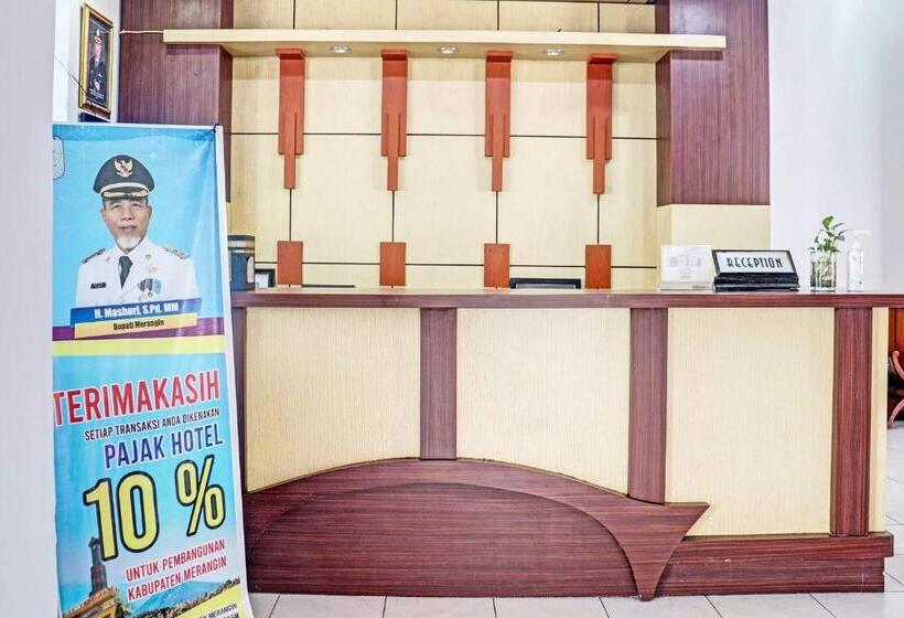 בית מלון כפרי Oyo 90483 Homestay Permata