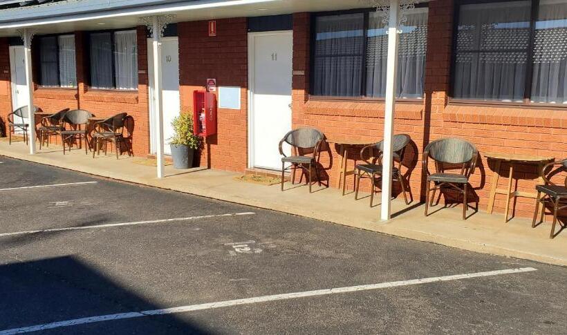 هتل Roydons Motor Inn