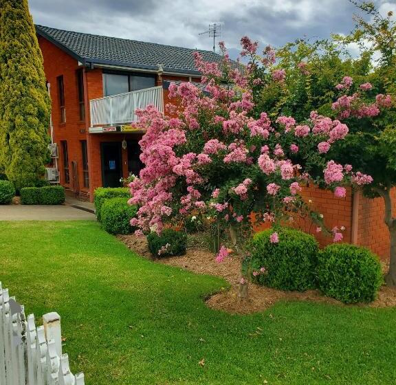 هتل Roydons Motor Inn