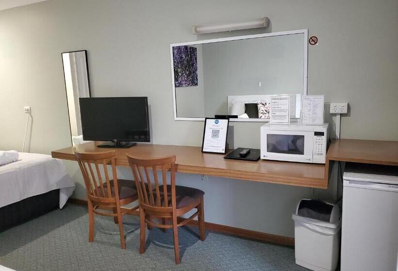 هتل Roydons Motor Inn