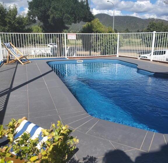 هتل Roydons Motor Inn