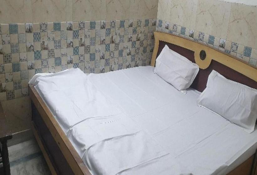 ホテル Spot On 80817 Krishna Guest House