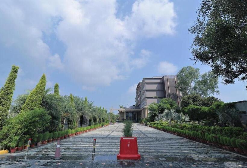 The Grand Arc Hotel & Convention Centre