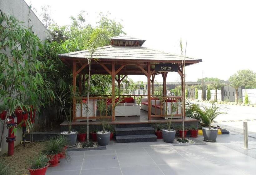 The Grand Arc Hotel & Convention Centre