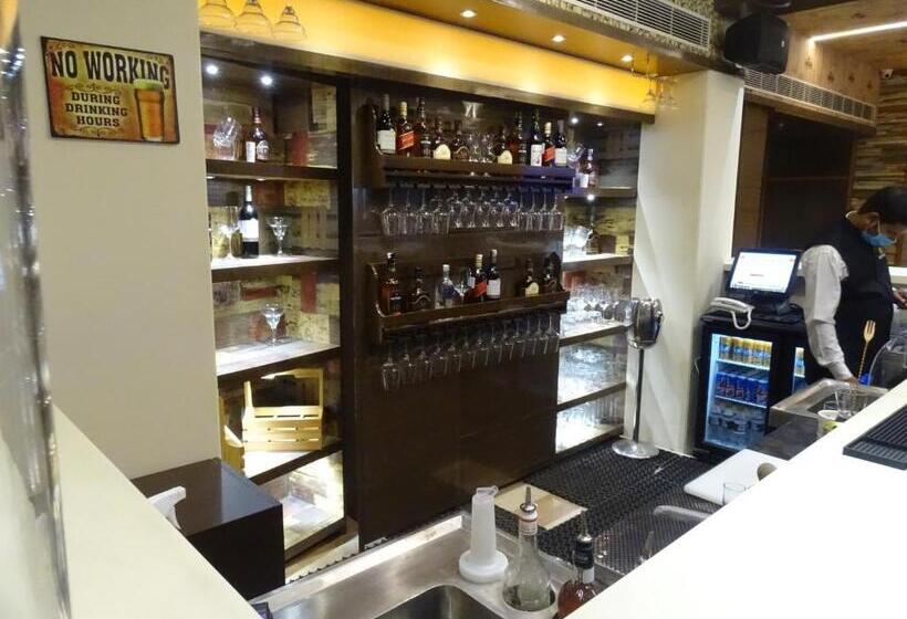 The Grand Arc Hotel & Convention Centre