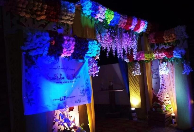 בית מלון כפרי Utsav Grand By Chocolate Inn