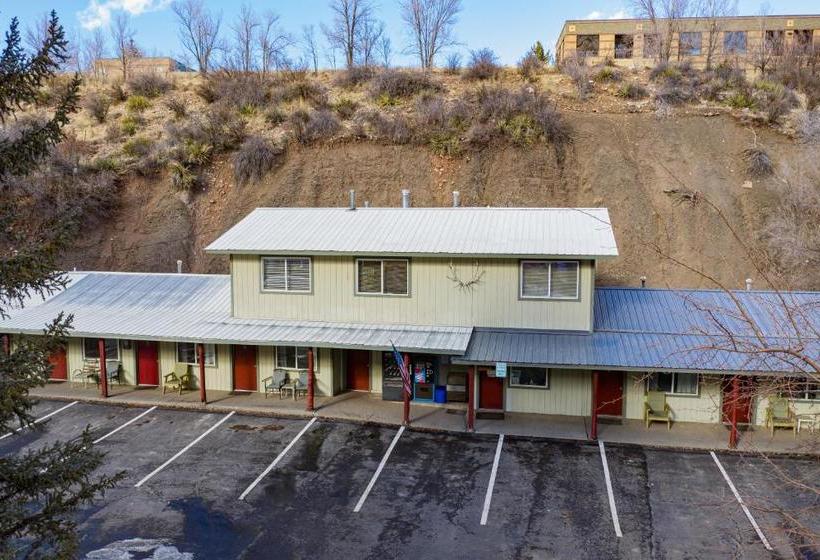 فندق على الطريق Wapiti Lodge