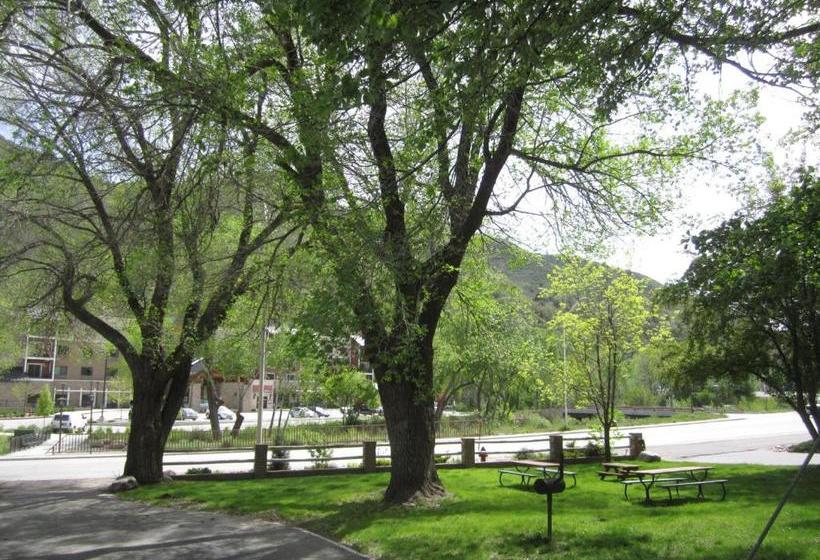 فندق على الطريق Wapiti Lodge