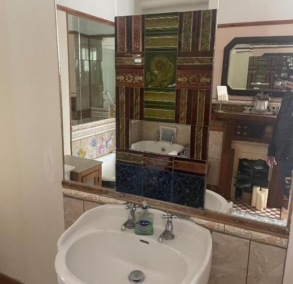 Общежитие Les Fleurs Accommodation