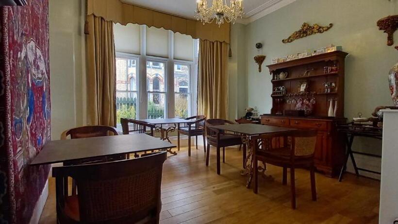 צימר Grosvenor House   Onsite Free Parking