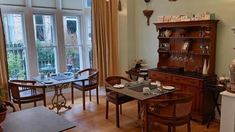 ベッドアンドブレックファースト Grosvenor House   Onsite Free Parking