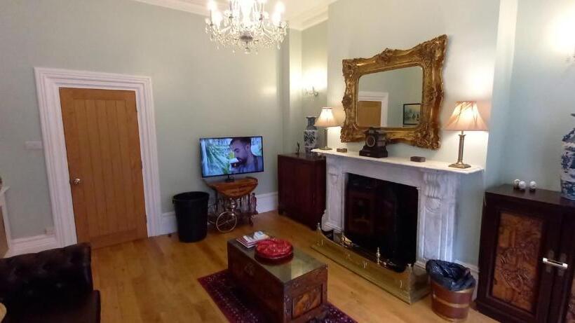 ベッドアンドブレックファースト Grosvenor House   Onsite Free Parking