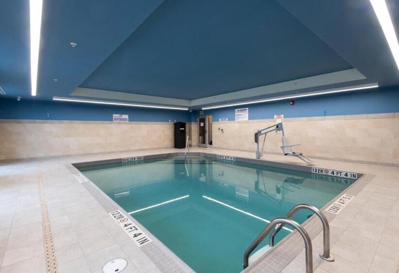 فندق Comfort Inn & Suites