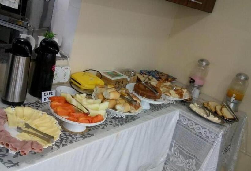 Отель Dos Devotos