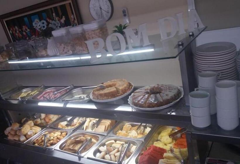 Отель Dos Devotos