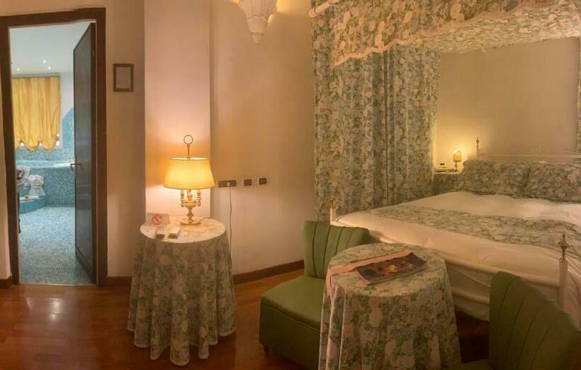 فندق Eveline 2 Piscina Privata O Jacuzzi