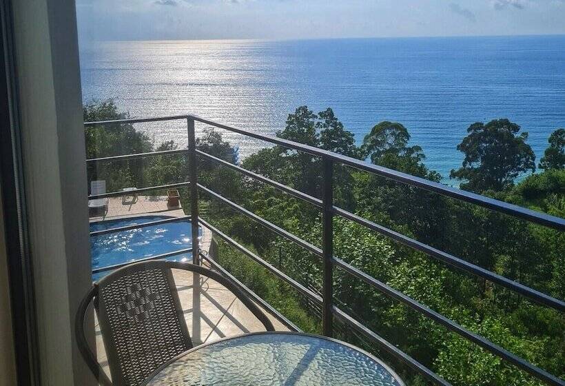 هتل Hills Kvariati