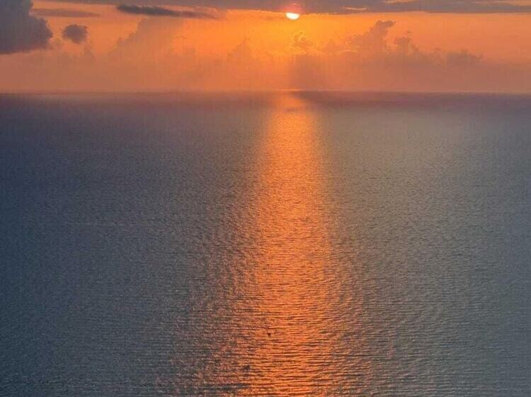 هتل Hills Kvariati