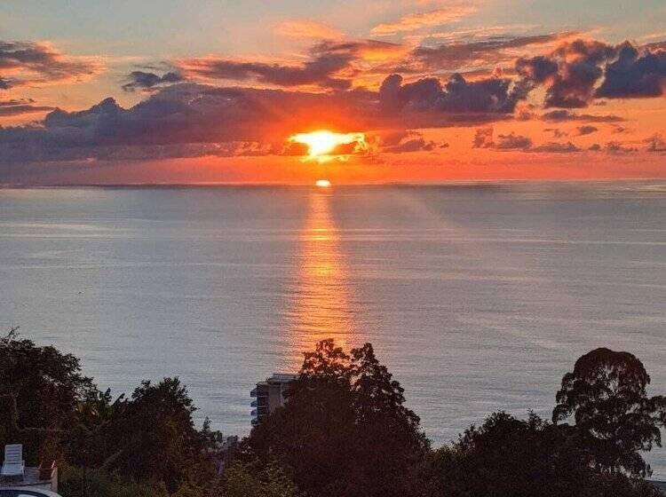 هتل Hills Kvariati