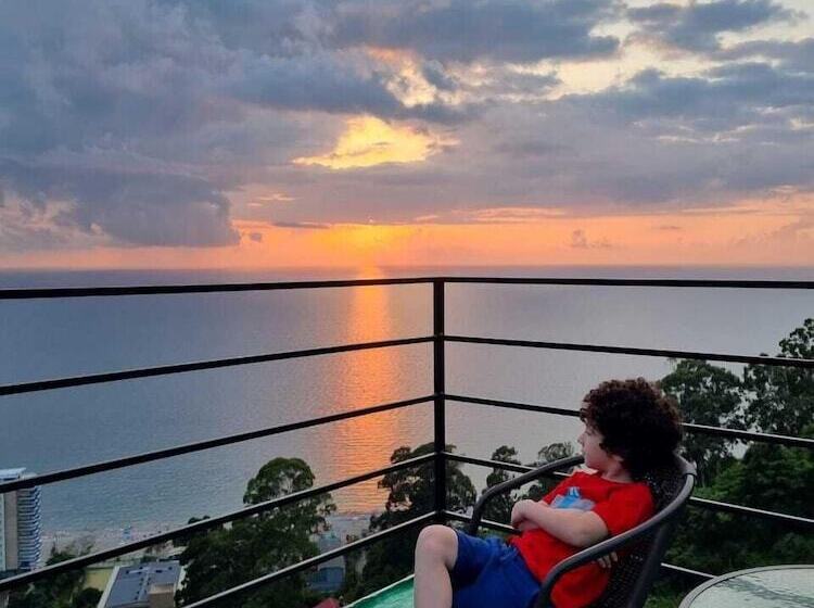 هتل Hills Kvariati